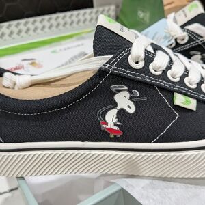Cariuma Black and White Sneakers Classic Canvas Design